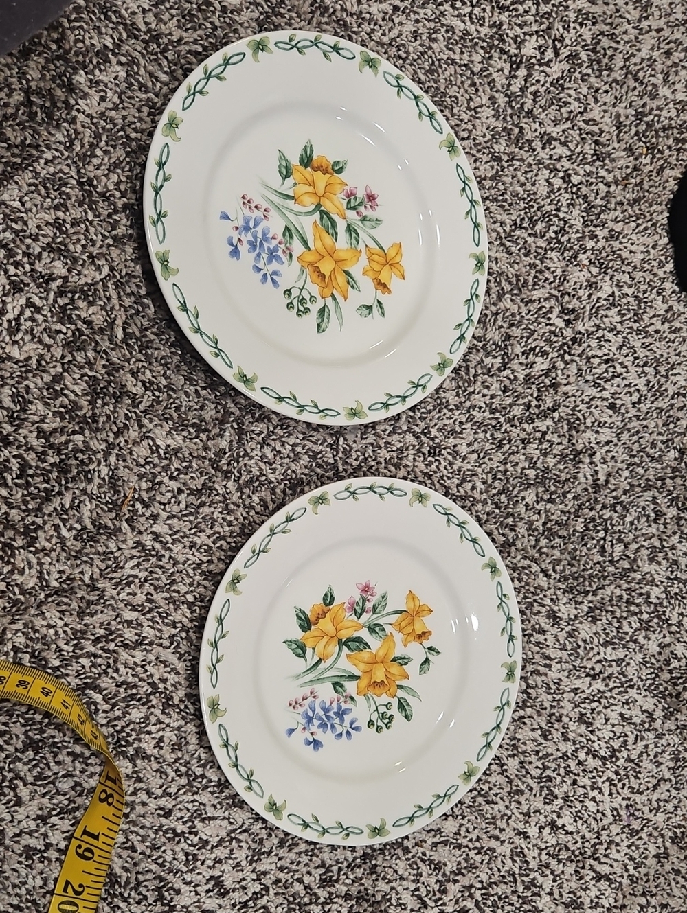 Thompson Yellow Daffodil & Green Vine Dessert Plates